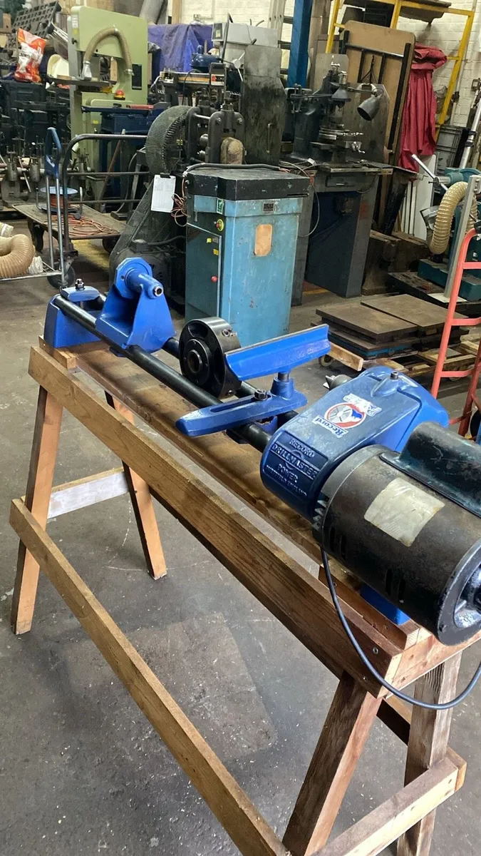 Record woodworking lathe with tooling. 240v - Image 3