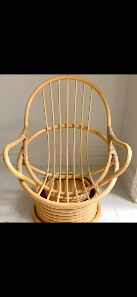 Mid century rattan swivel chair - Image 1