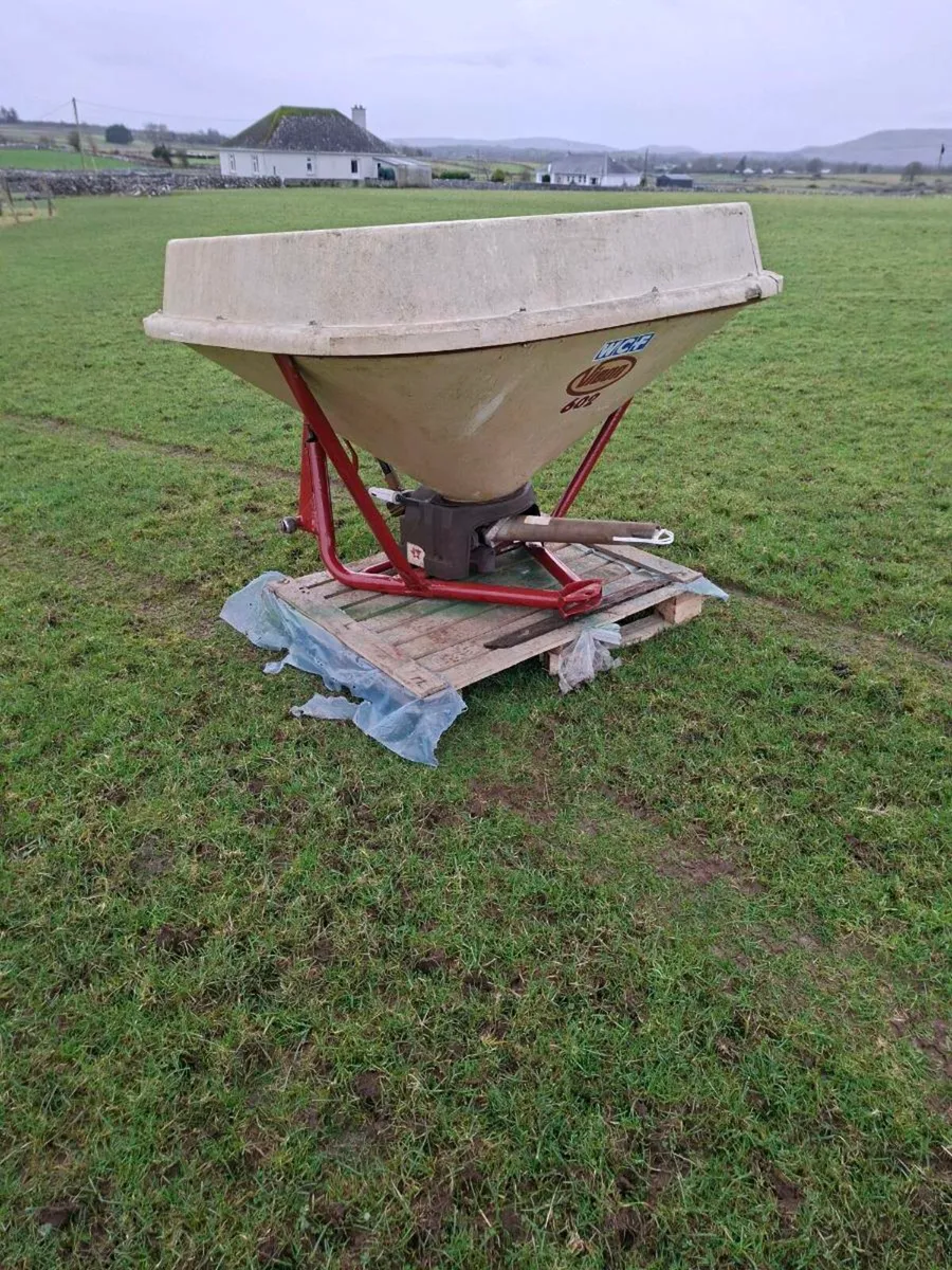 Fertliser spreader - Image 3