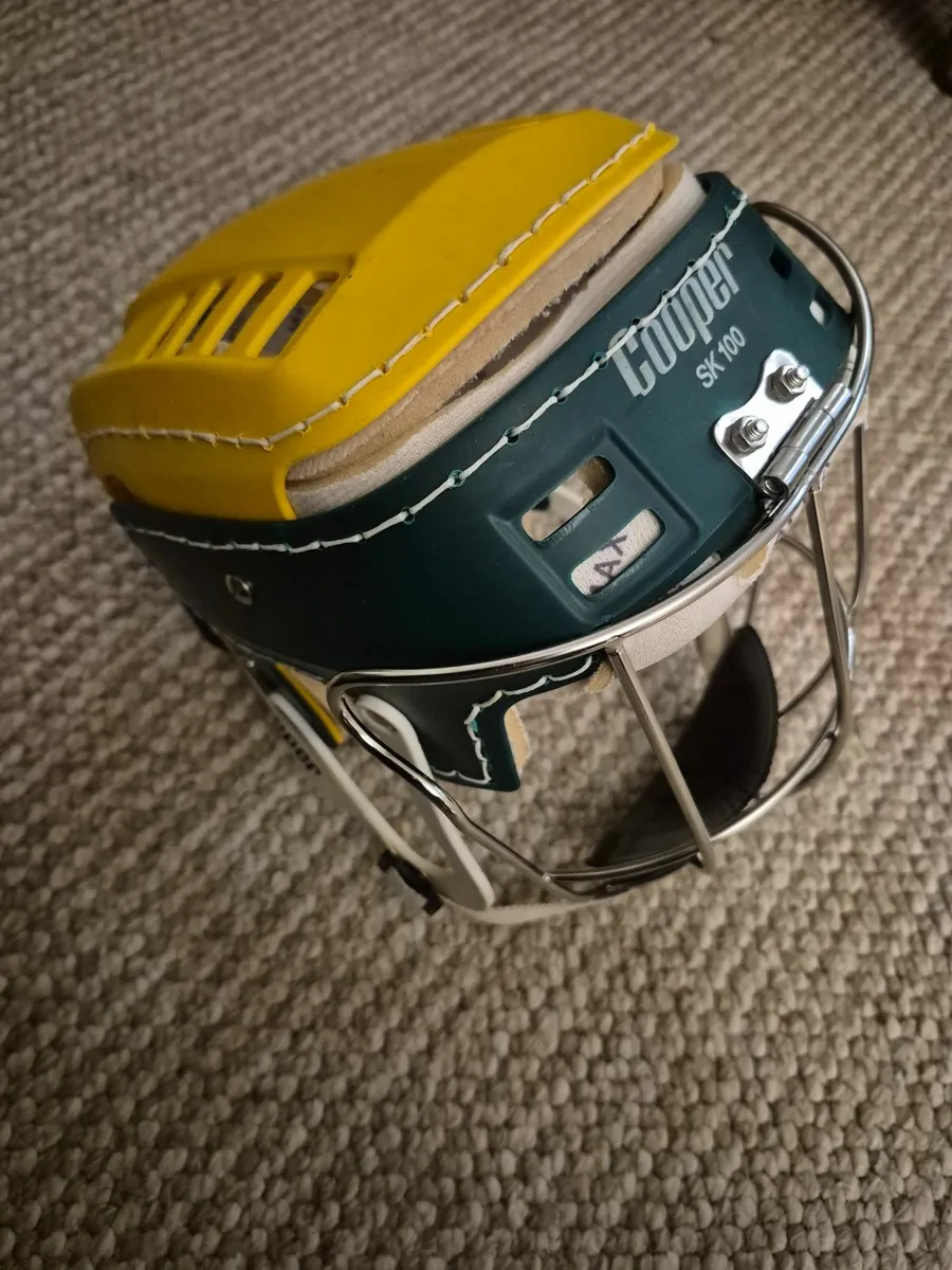 Cooper SK 100 Hurling Helmet - Image 1