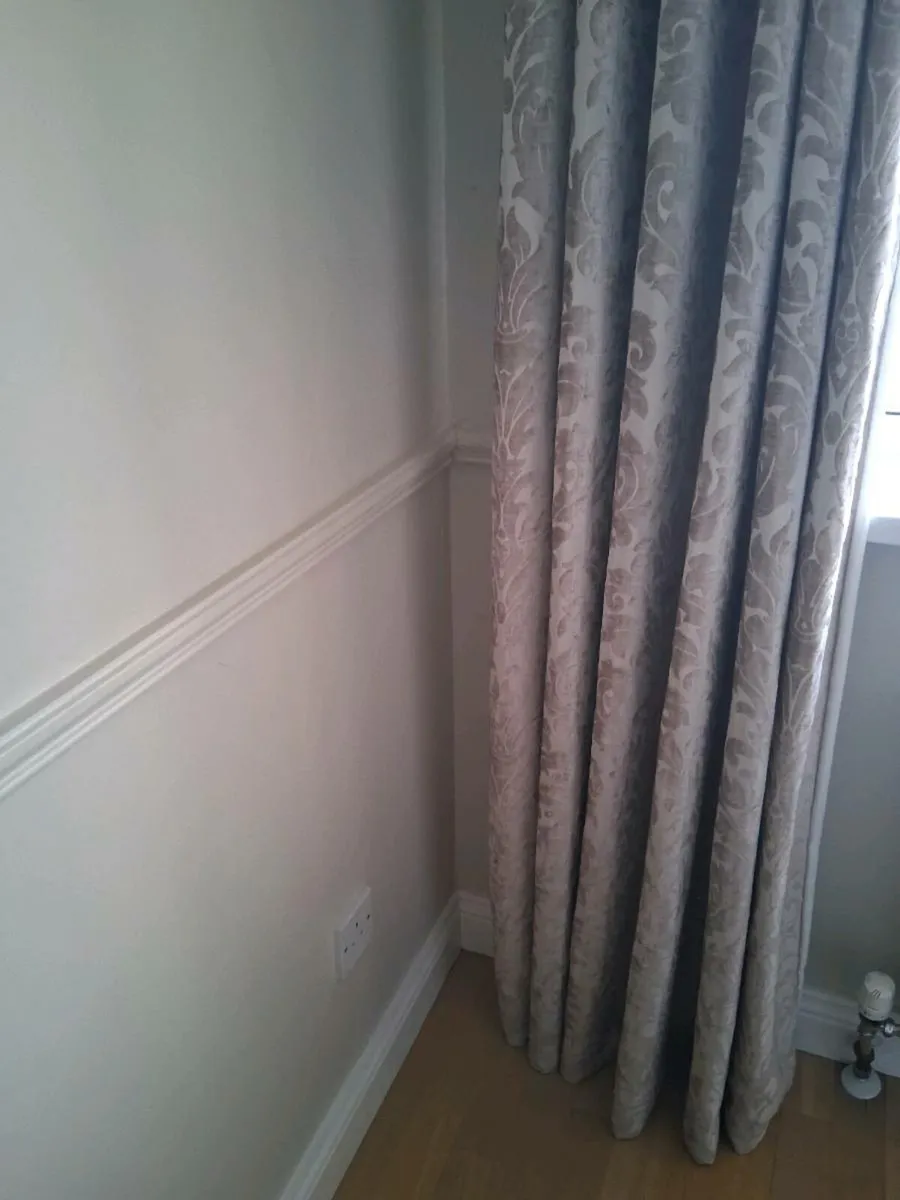 Curtains - Image 2