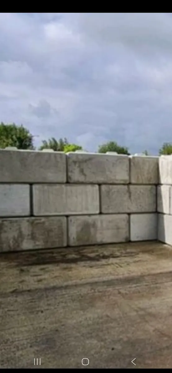 Concrete kelly blocks - Image 1
