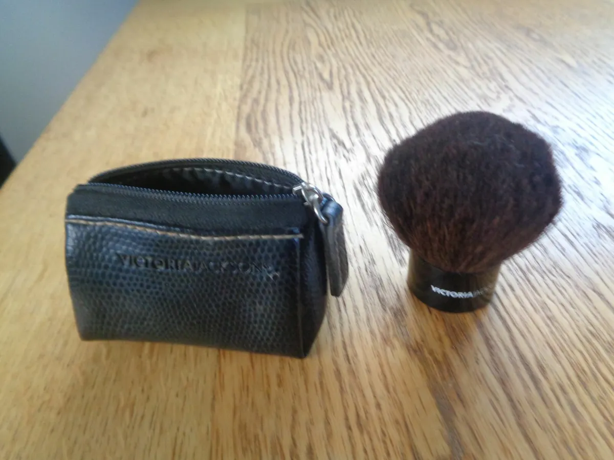 Victoria Jackson Blusher Brush and Case for Sale - Image 1