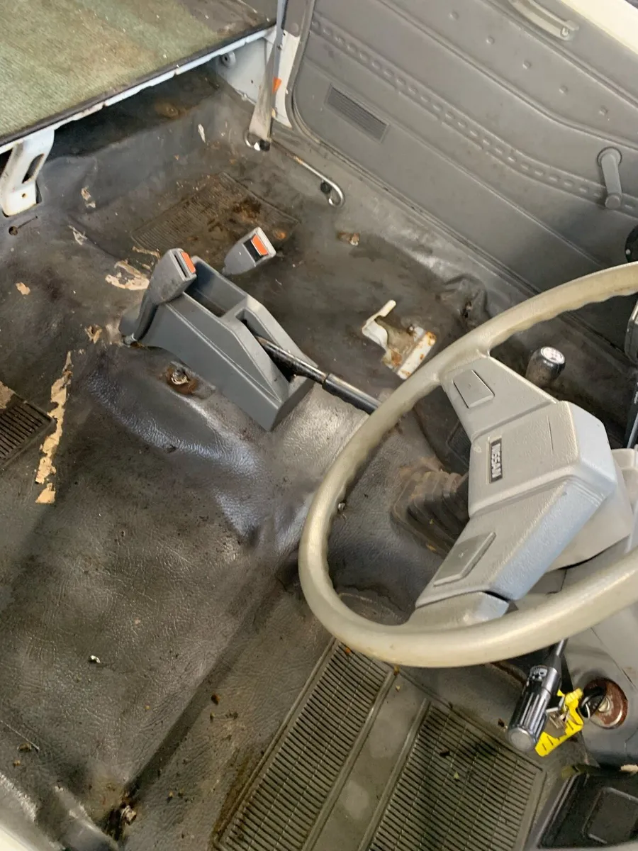 1991 Nissan Sunny Van Diesel - Image 4