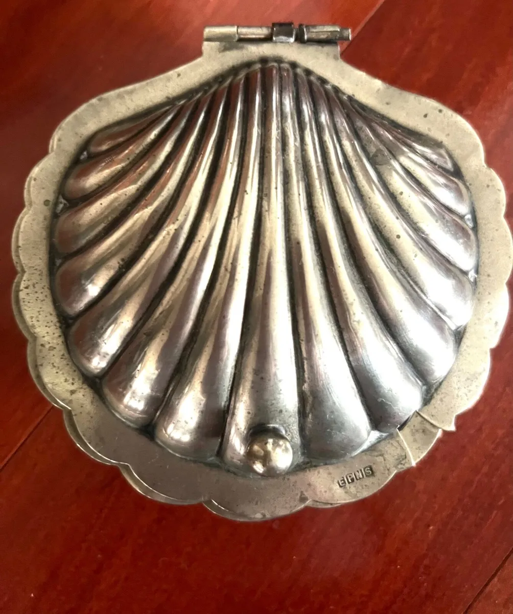 Antiique Silver plated shell serving hinged dish - Image 1