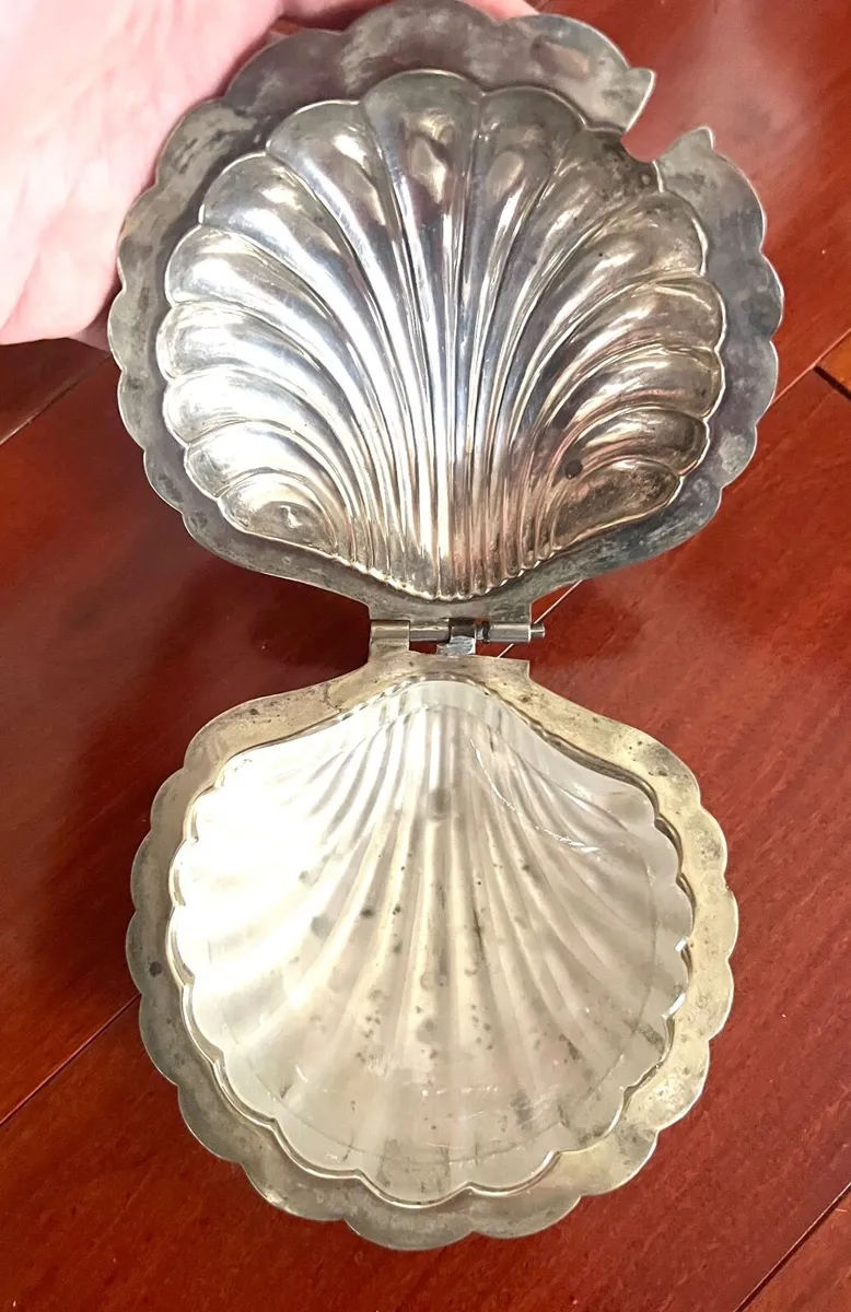 Antiique Silver plated shell serving hinged dish - Image 2