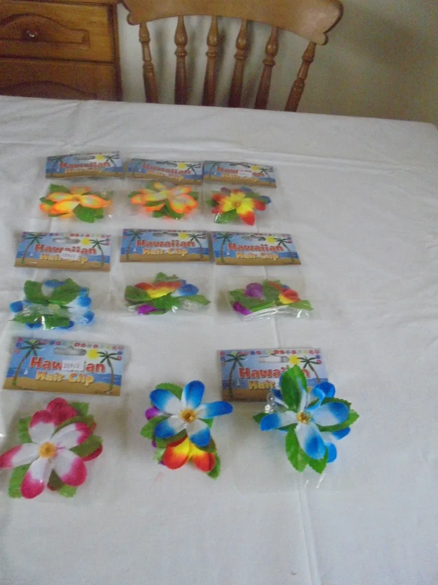 Hawaiian Hair Clips x 9 for Sale - Image 1