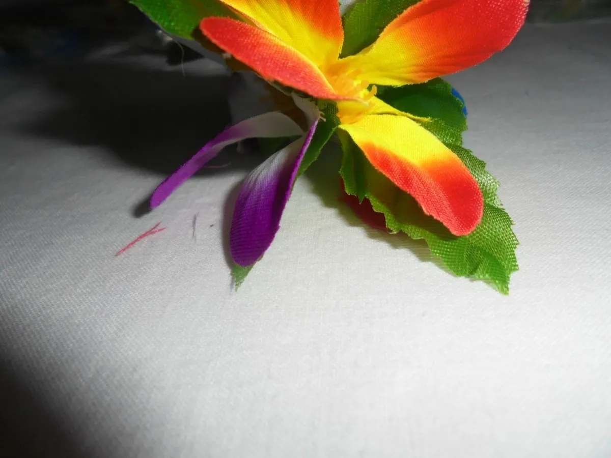 Hawaiian Hair Clips x 9 for Sale - Image 4