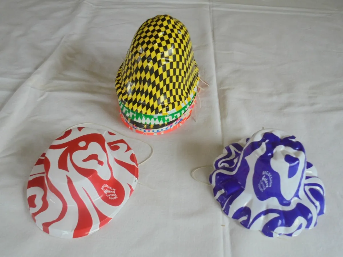 Plastic Party Hats x 12 for Sale - Image 2
