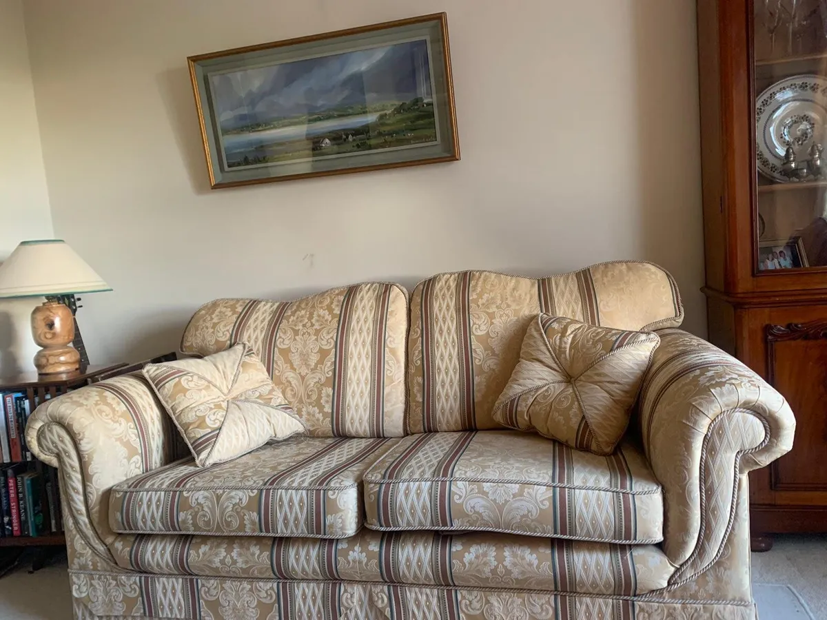 Sofa and 2 armchair s - Image 1