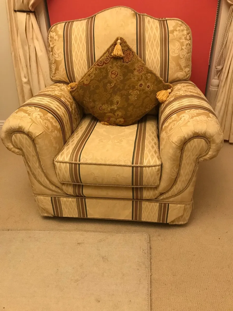 Sofa and 2 armchair s - Image 2