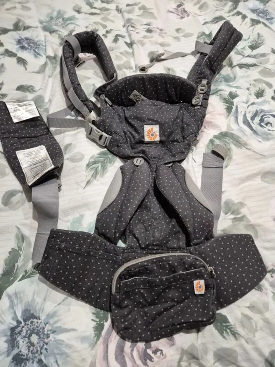 Ergobaby omni 360 baby carrier. - Image 1