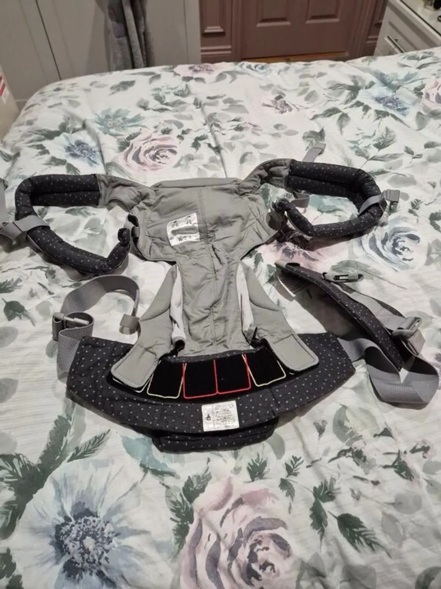 Ergobaby omni 360 baby carrier. - Image 3