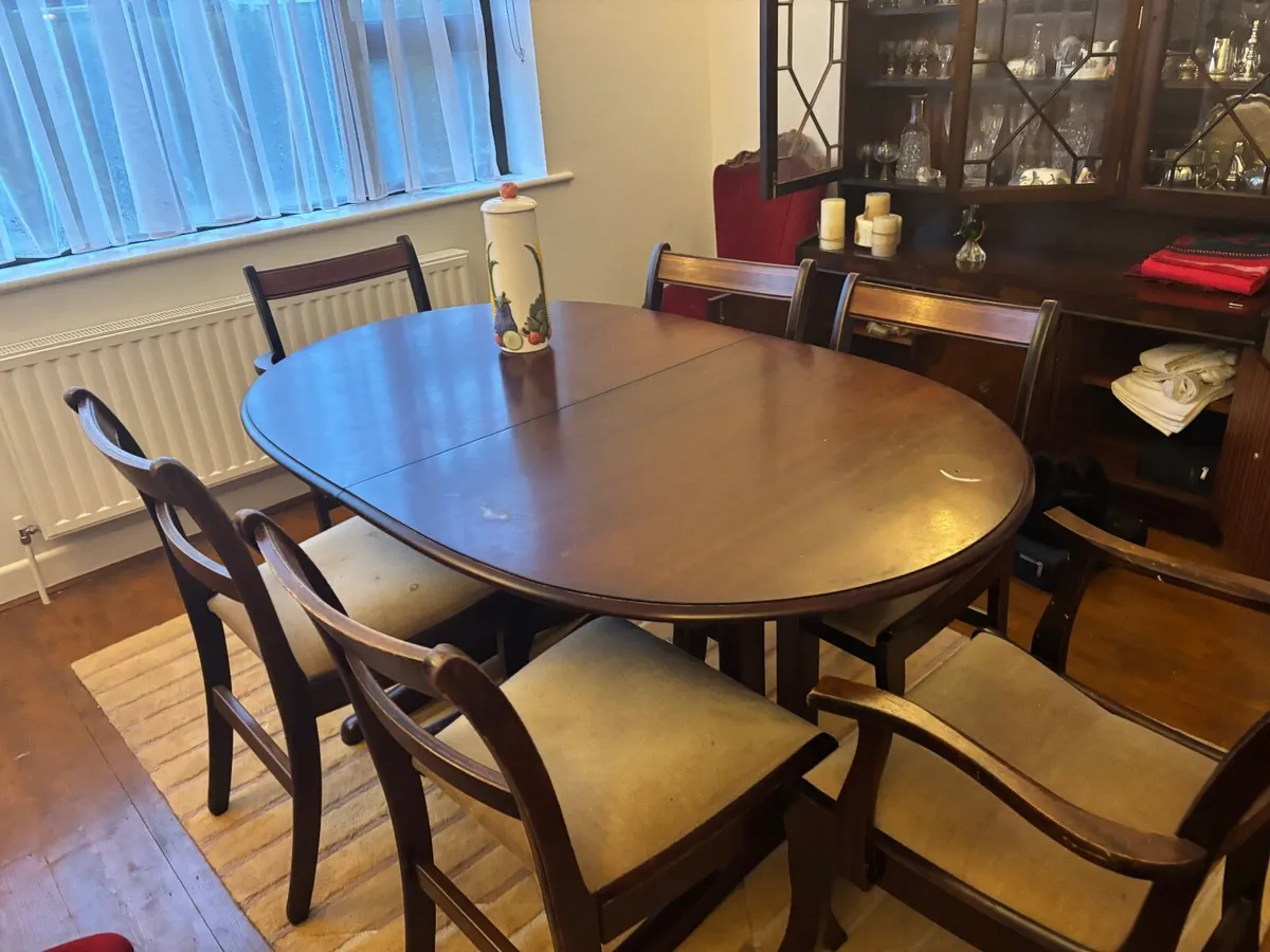 Mahogany dining table and chairs - Image 1