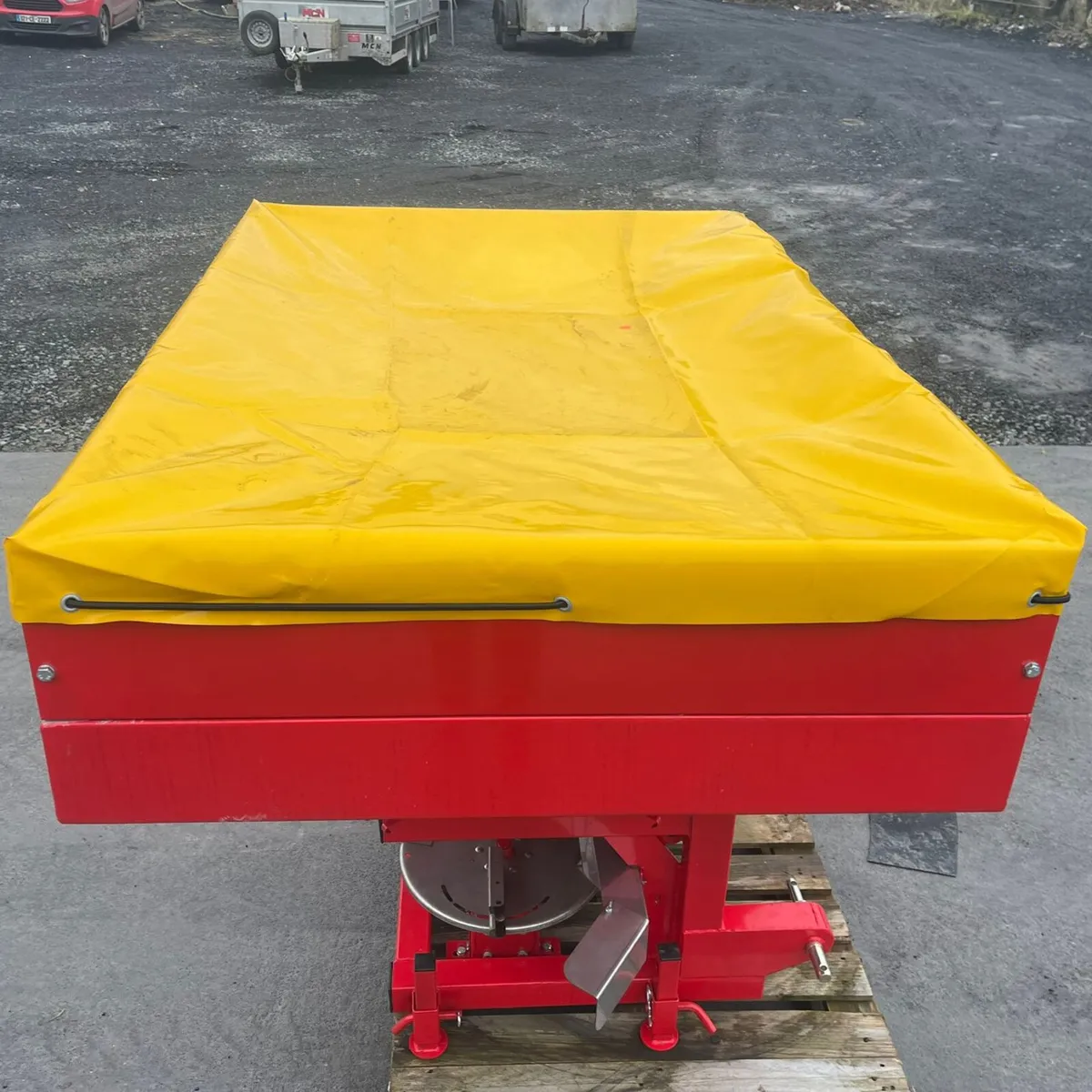 Altro Fertilizer Spreader - Image 4