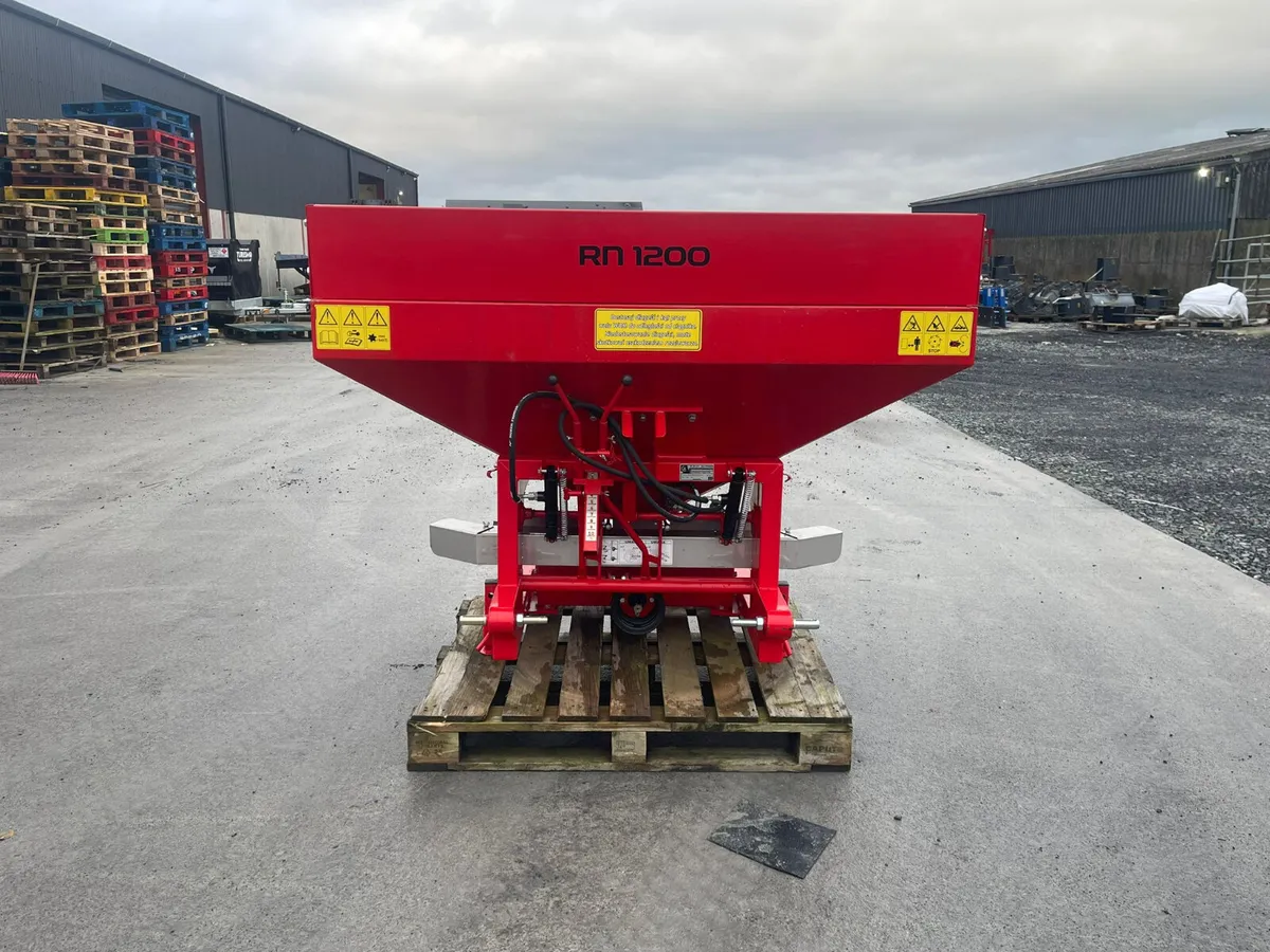Altro Fertilizer Spreader - Image 2