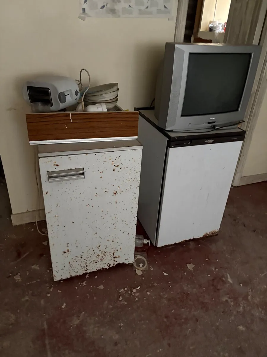 Surplus contents of flats - Image 4