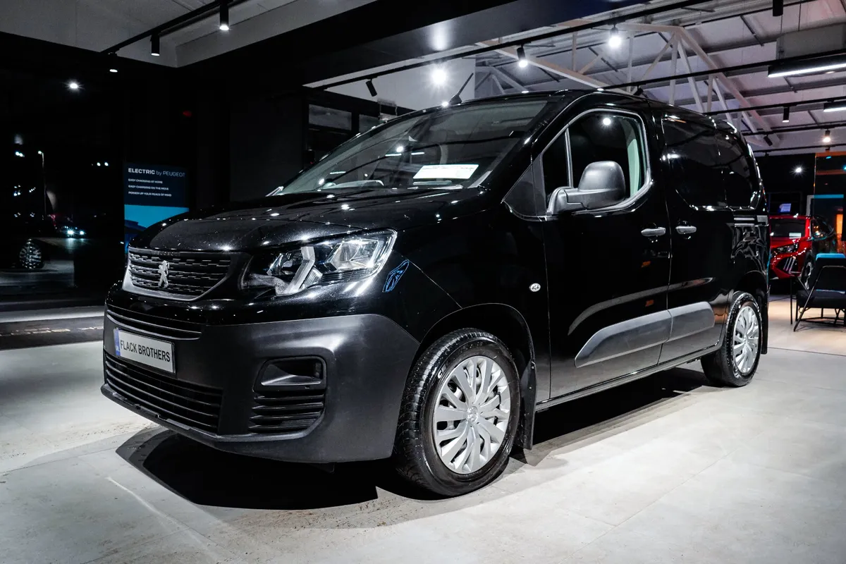 2023 Peugeot Partner Professional Plus 1.5 BlueHDi - Image 4