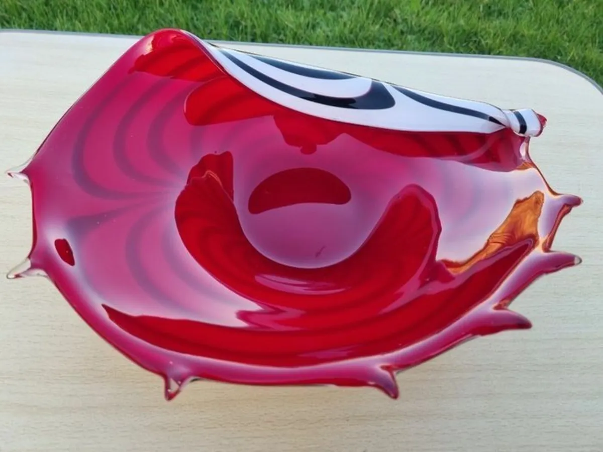 Murano Glass Red and Zebra StripedConch Shell Bowl - Image 3