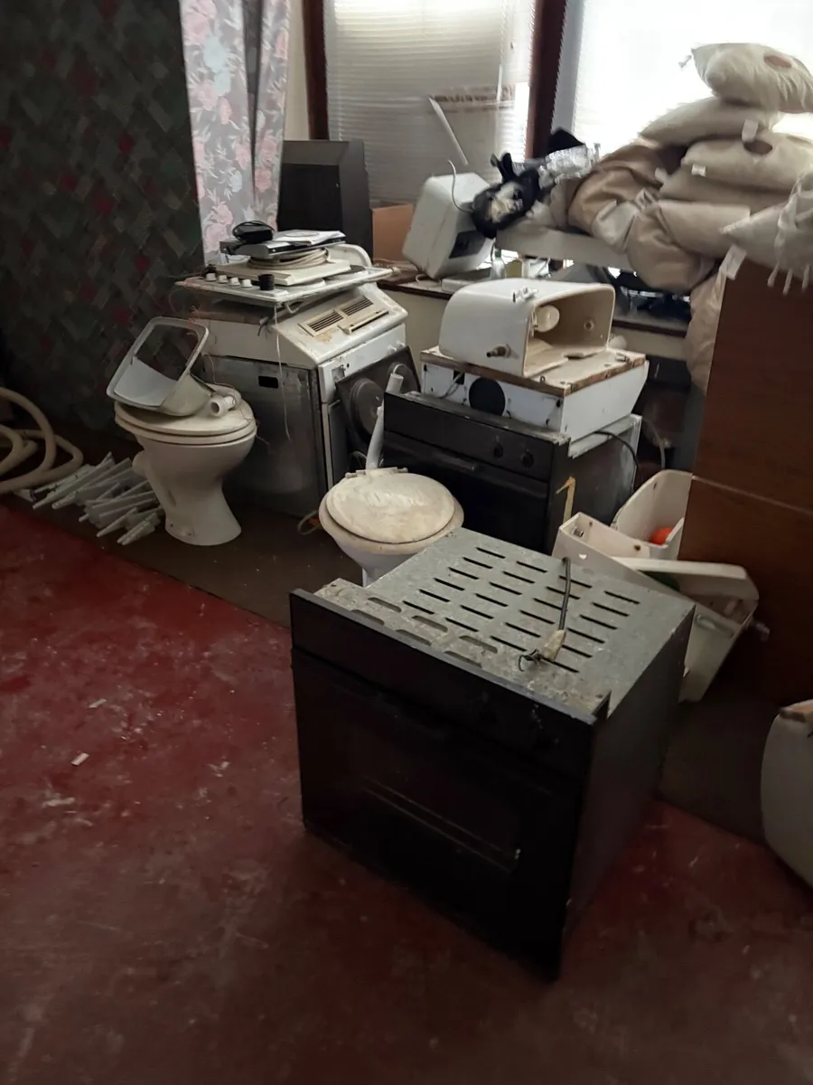 Surplus contents of flats - Image 2