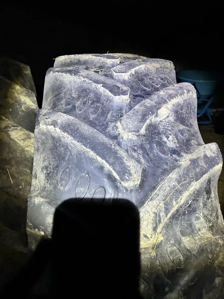 420/85 R34 - Image 1