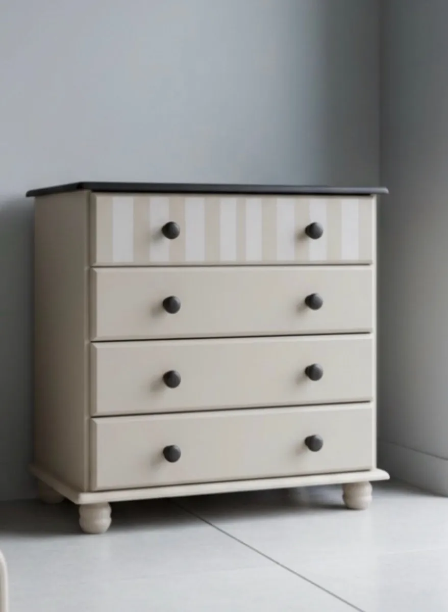 Chest of drawers - Image 1