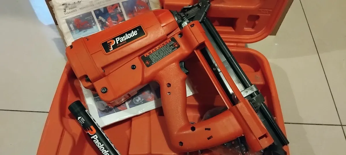 Paslode 16 Gauge 1/2" Crown Stapler - Image 4