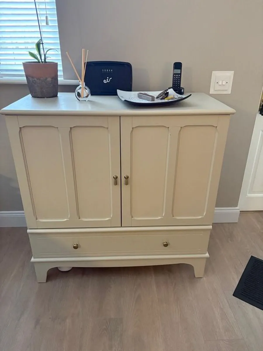 Cabinet - Image 1