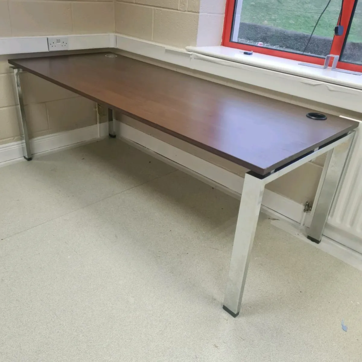 Walnut 2 metre executive office desks - Image 1