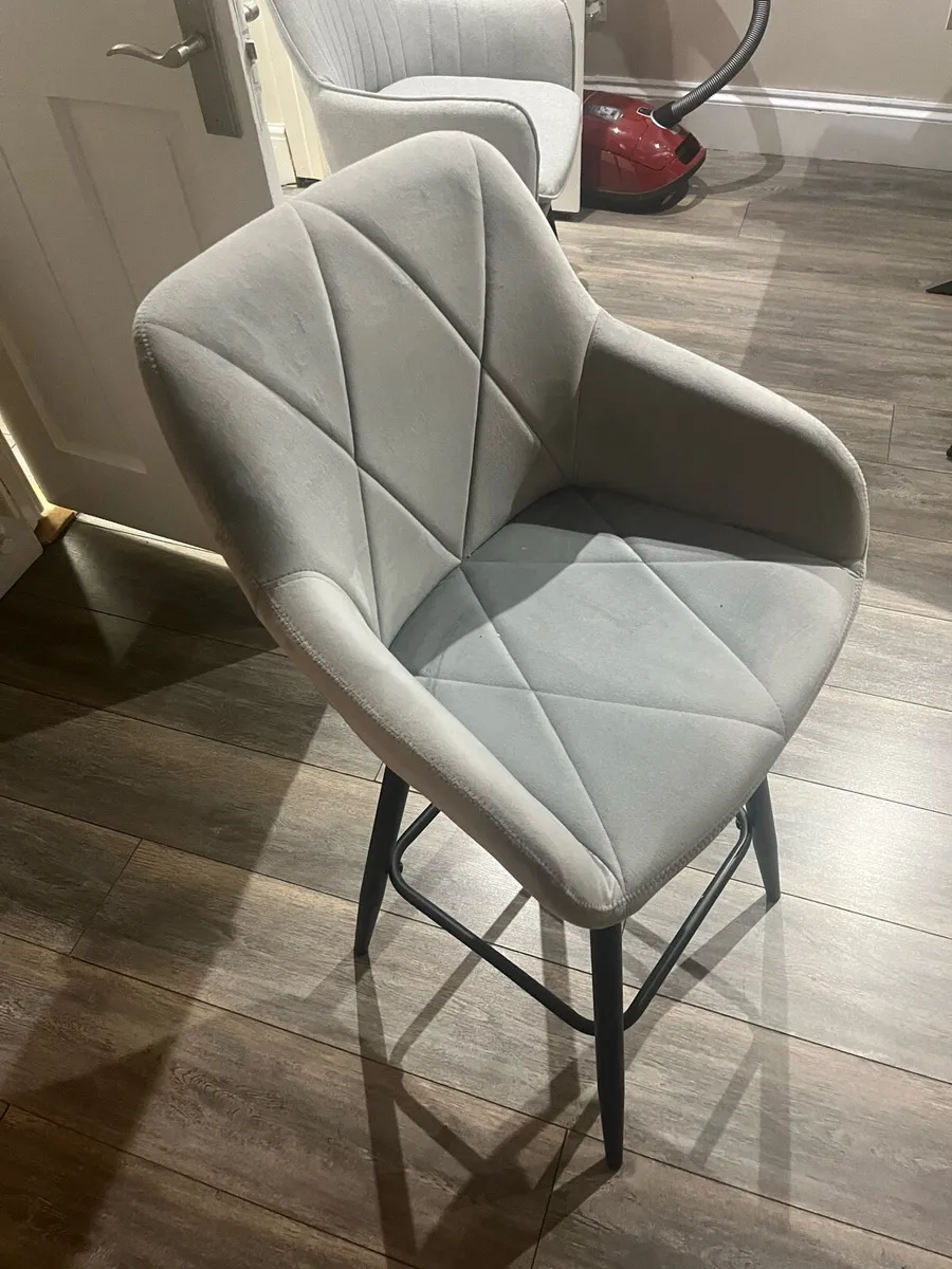 Island chairs/High chairs - Image 3