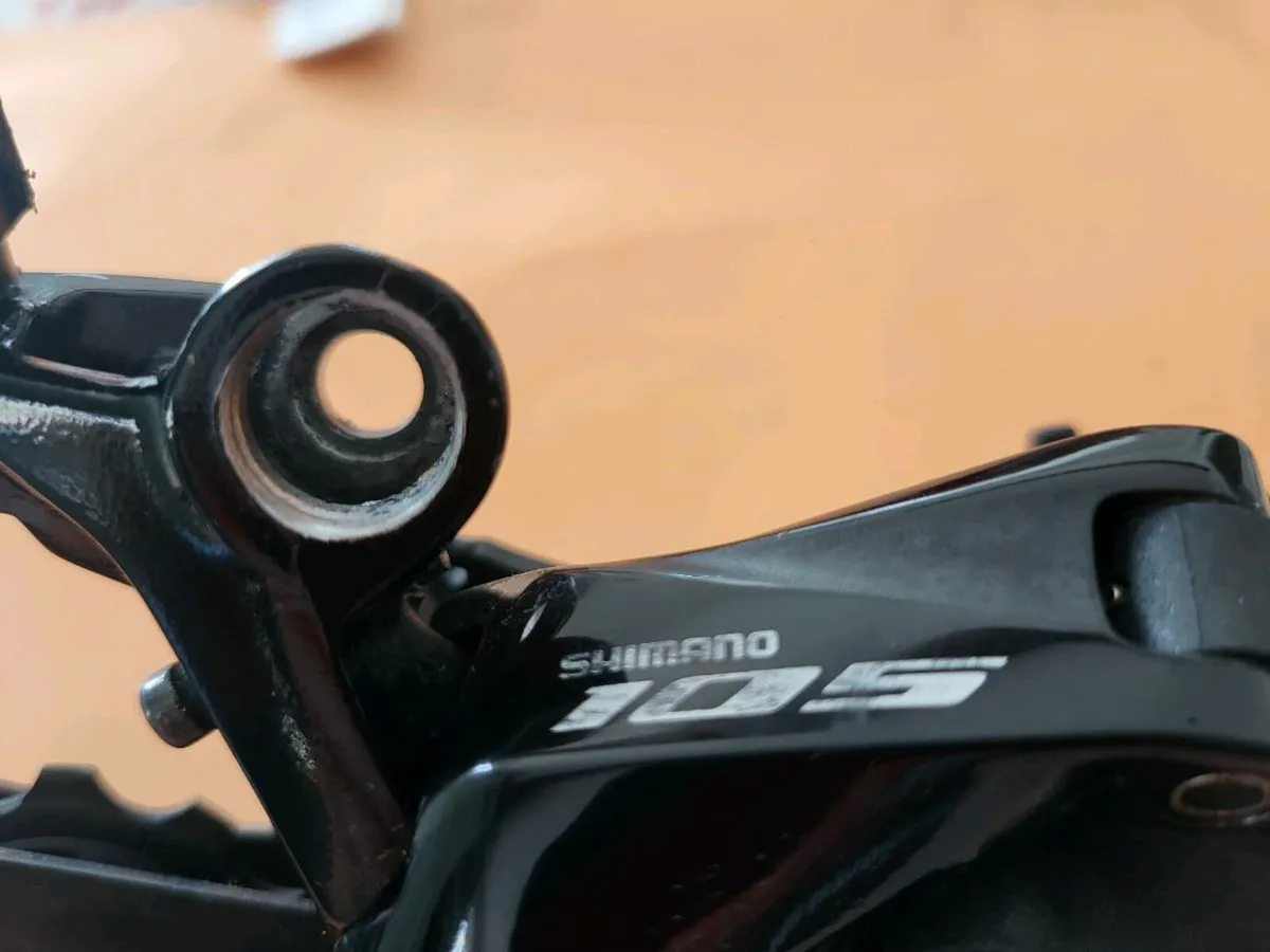 Shimano 105 11 speed derailleur - Image 2