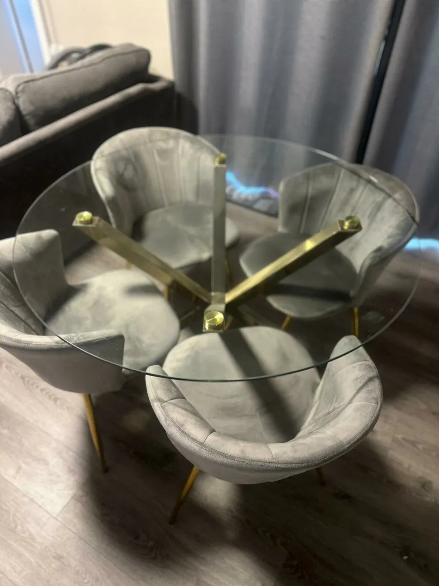 Dining Table and chairs - Image 3