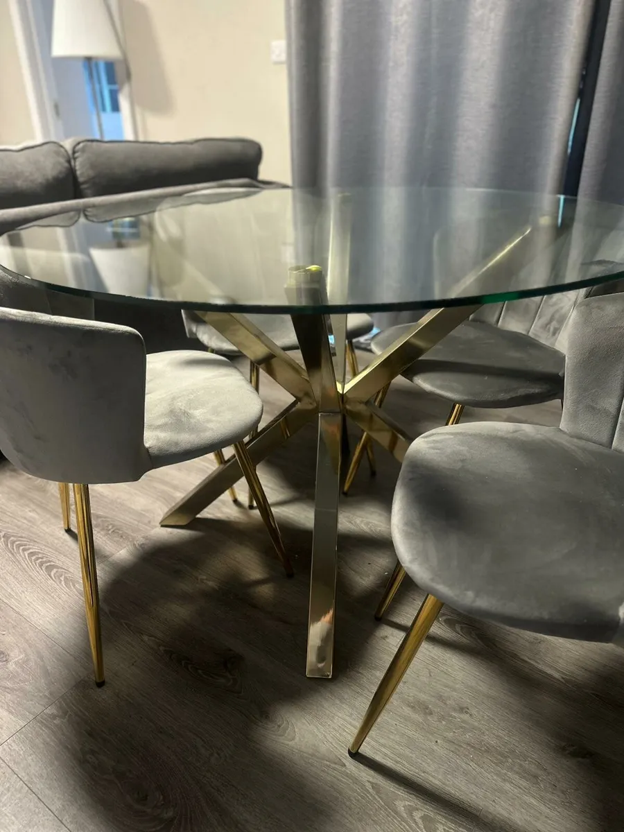 Dining Table and chairs - Image 4