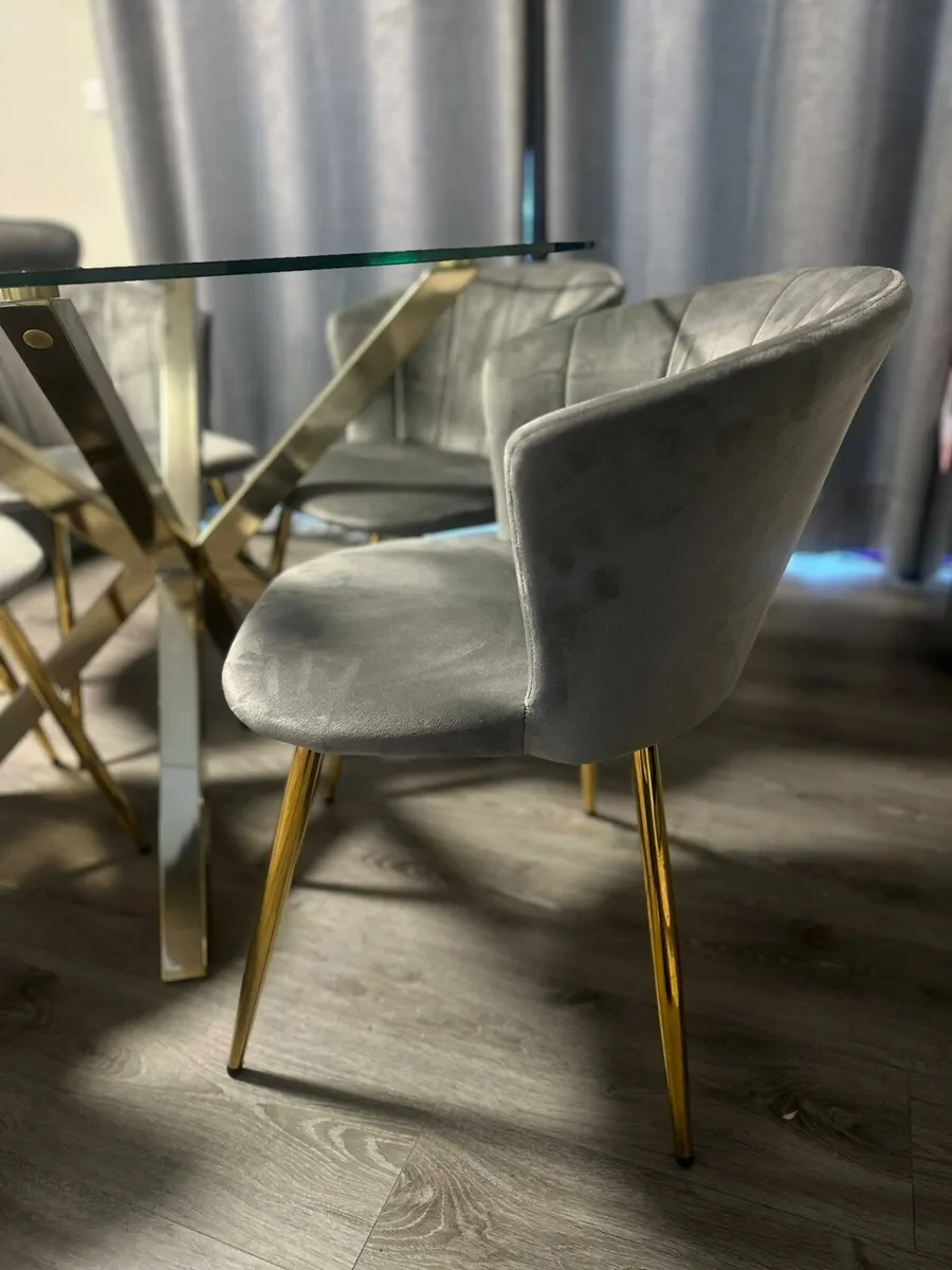 Dining Table and chairs - Image 3