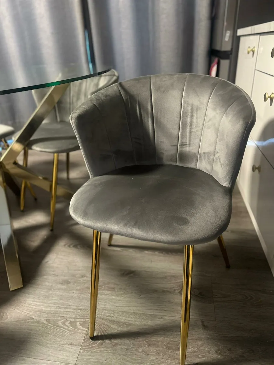 Dining Table and chairs - Image 4