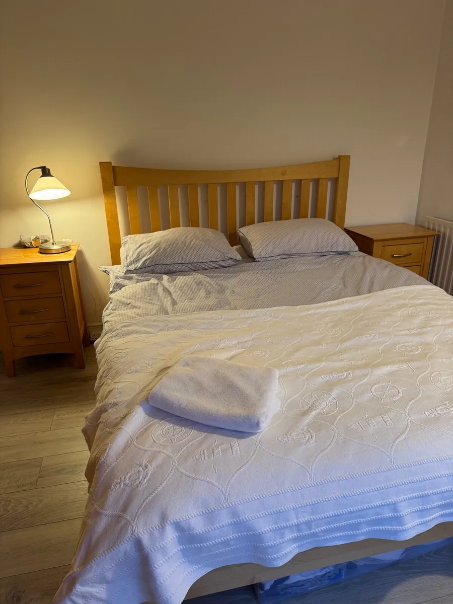 Bedroom suite - Image 2