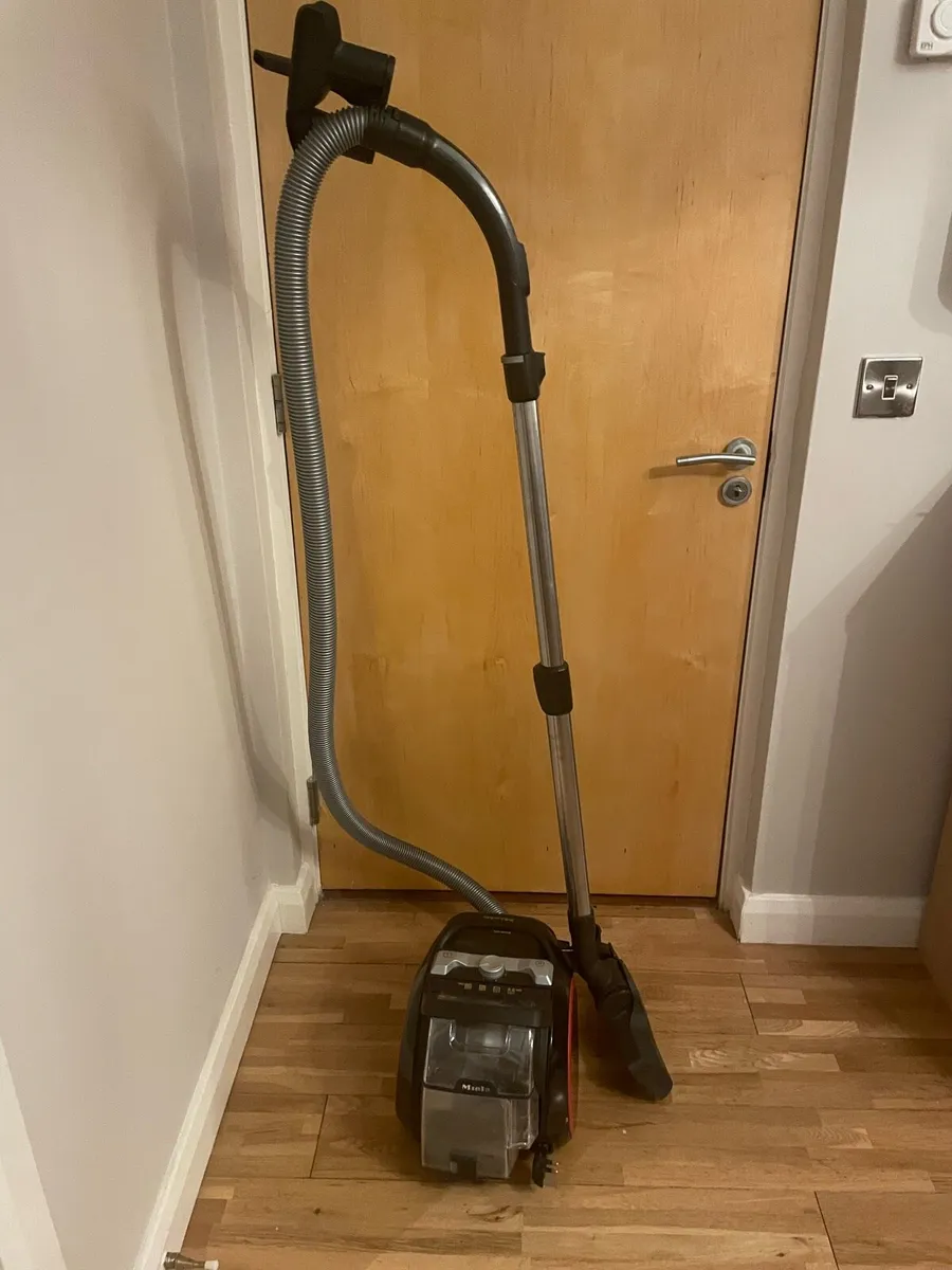 Hoover- Miele Boost CX1 - bagless - Image 2