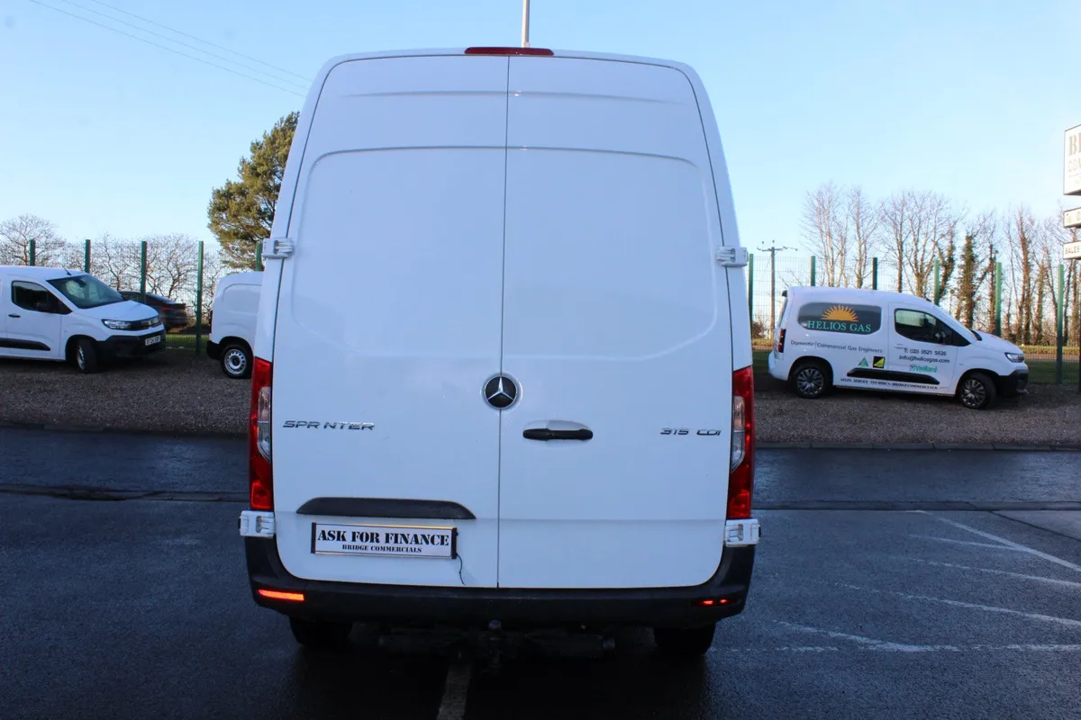 2022 Mercedes-Benz Sprinter 315 L2H2 Progressive - Image 4