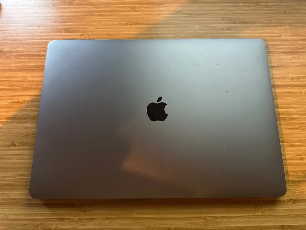 MacBook Pro Intel i7 - Image 4
