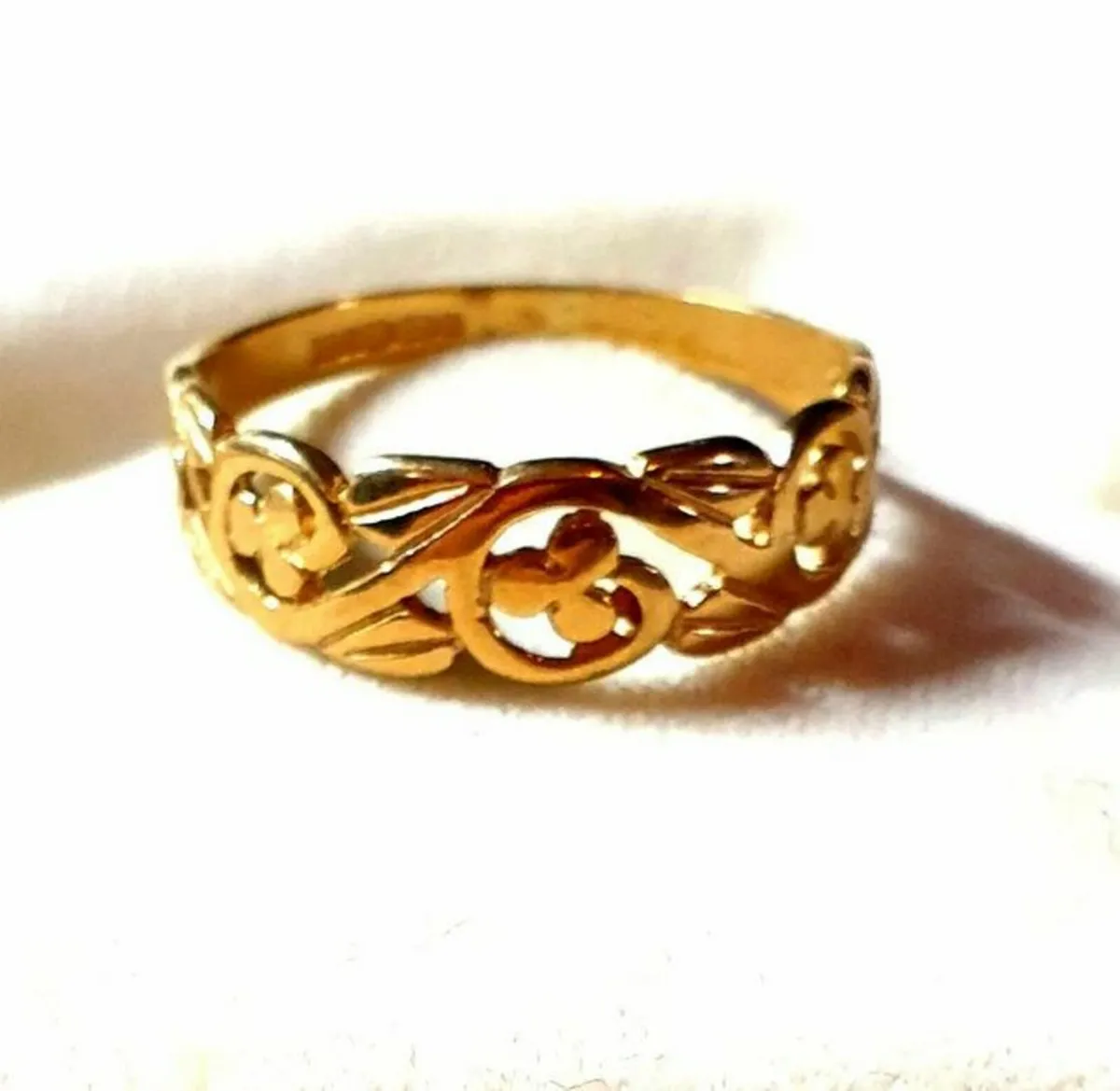 Vintage Hallmarked 9k Gold 'Clover' Unisex Ring - Image 4