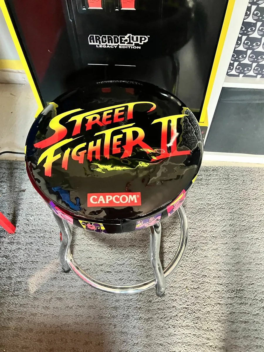 Street Fighter II Arcade Machine + Matching Stool - Image 3