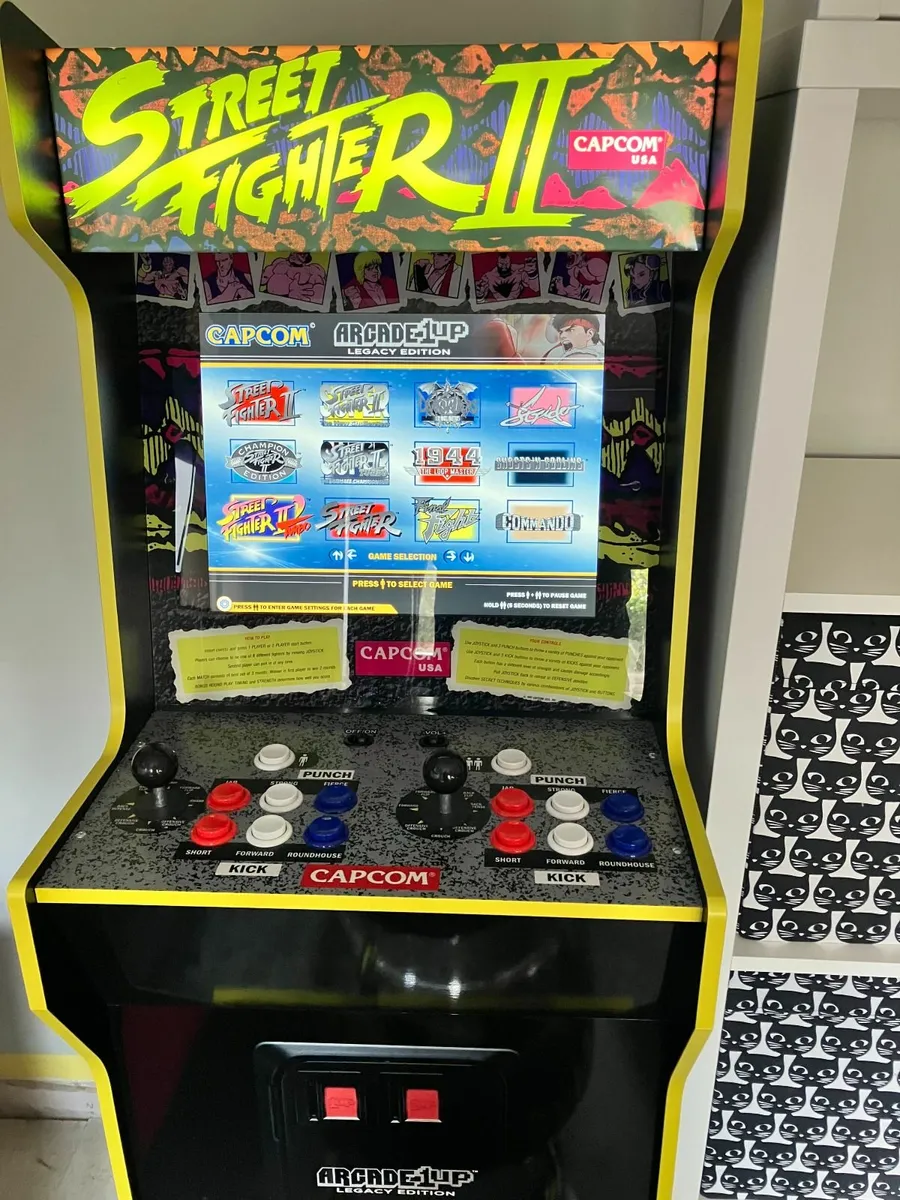 Street Fighter II Arcade Machine + Matching Stool - Image 1