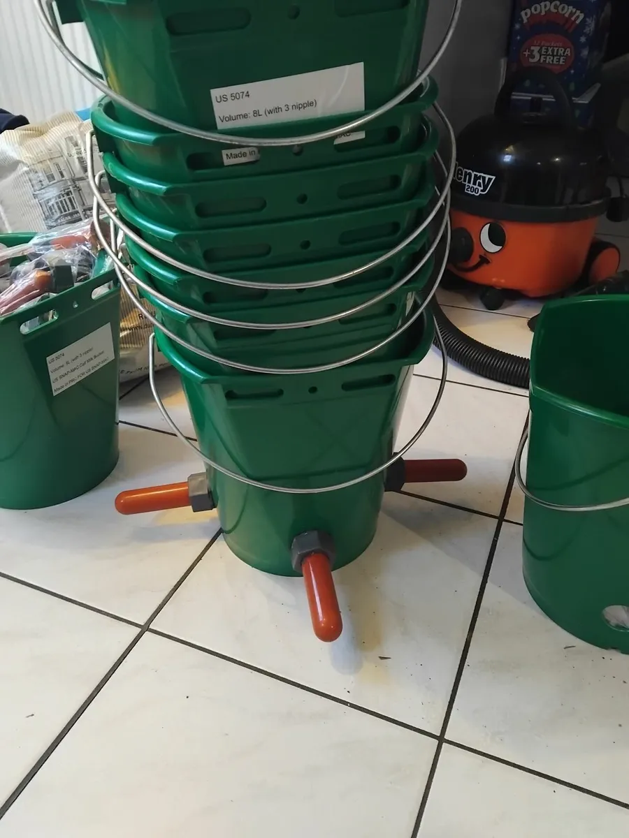 New Calf feeding bucket will feed 3 calf - Image 1