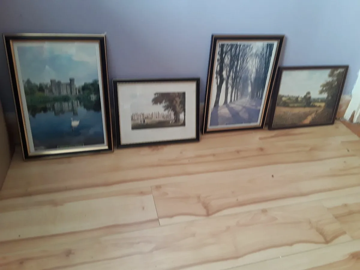 Four small pictures sold individually - Image 1