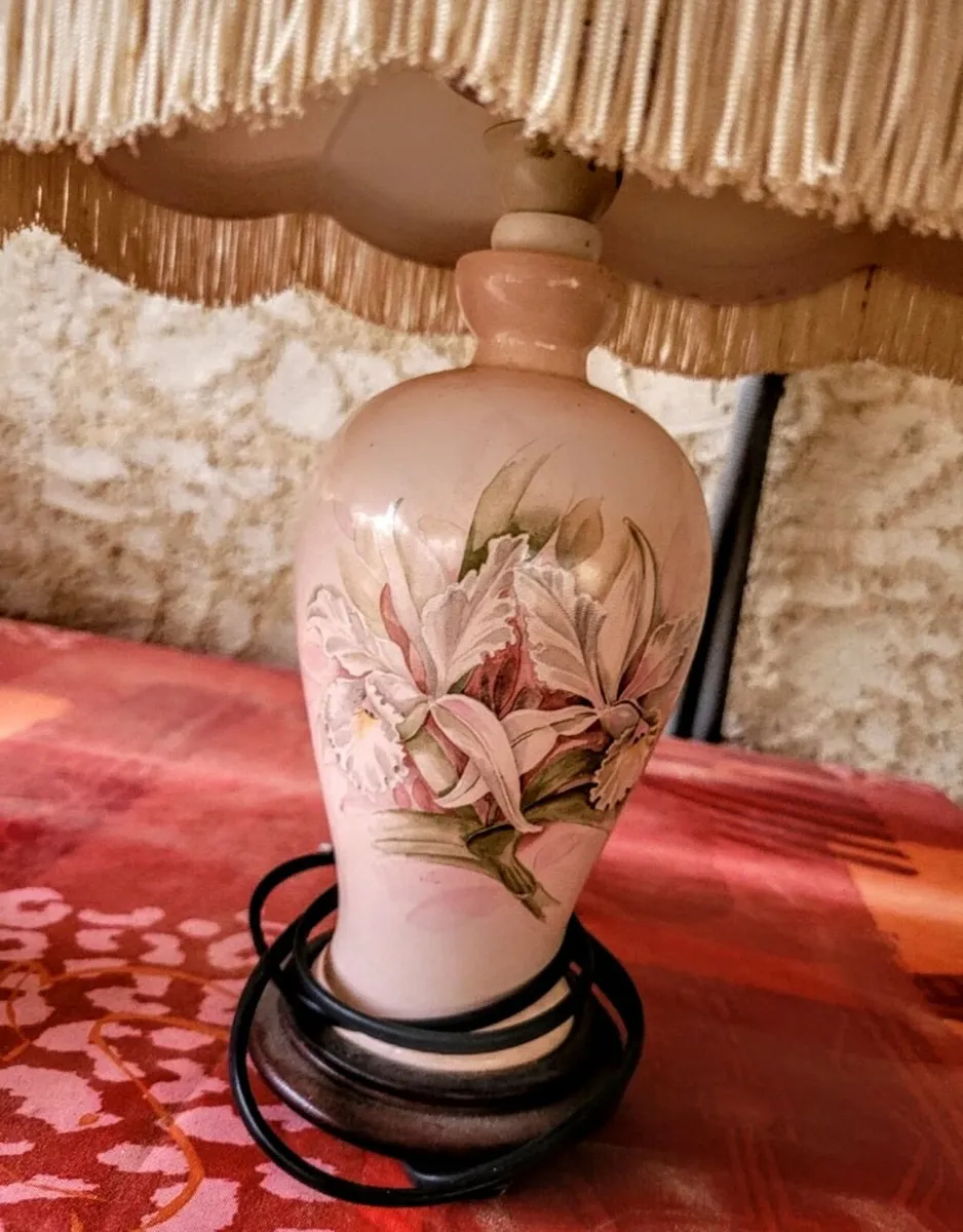 Pair of beautiful hand painted lamps - Image 2