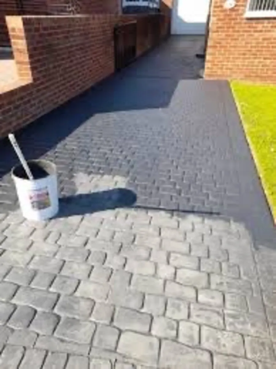 Roof/driveway paint - Image 2