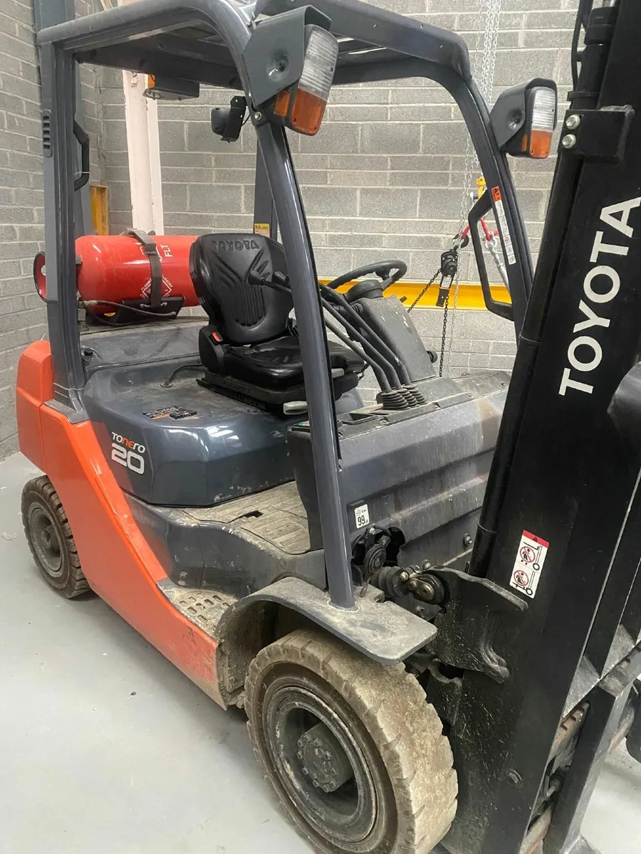 forklift - Image 1