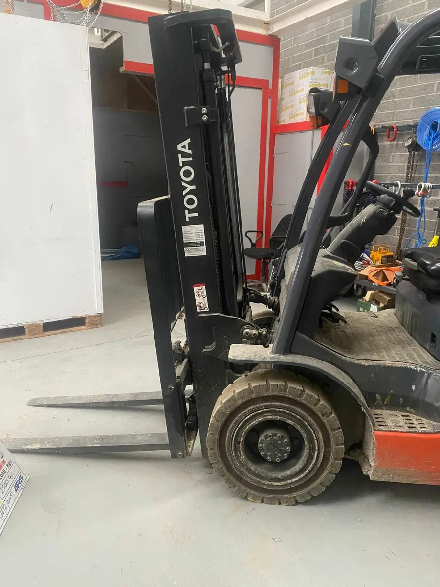 forklift - Image 2