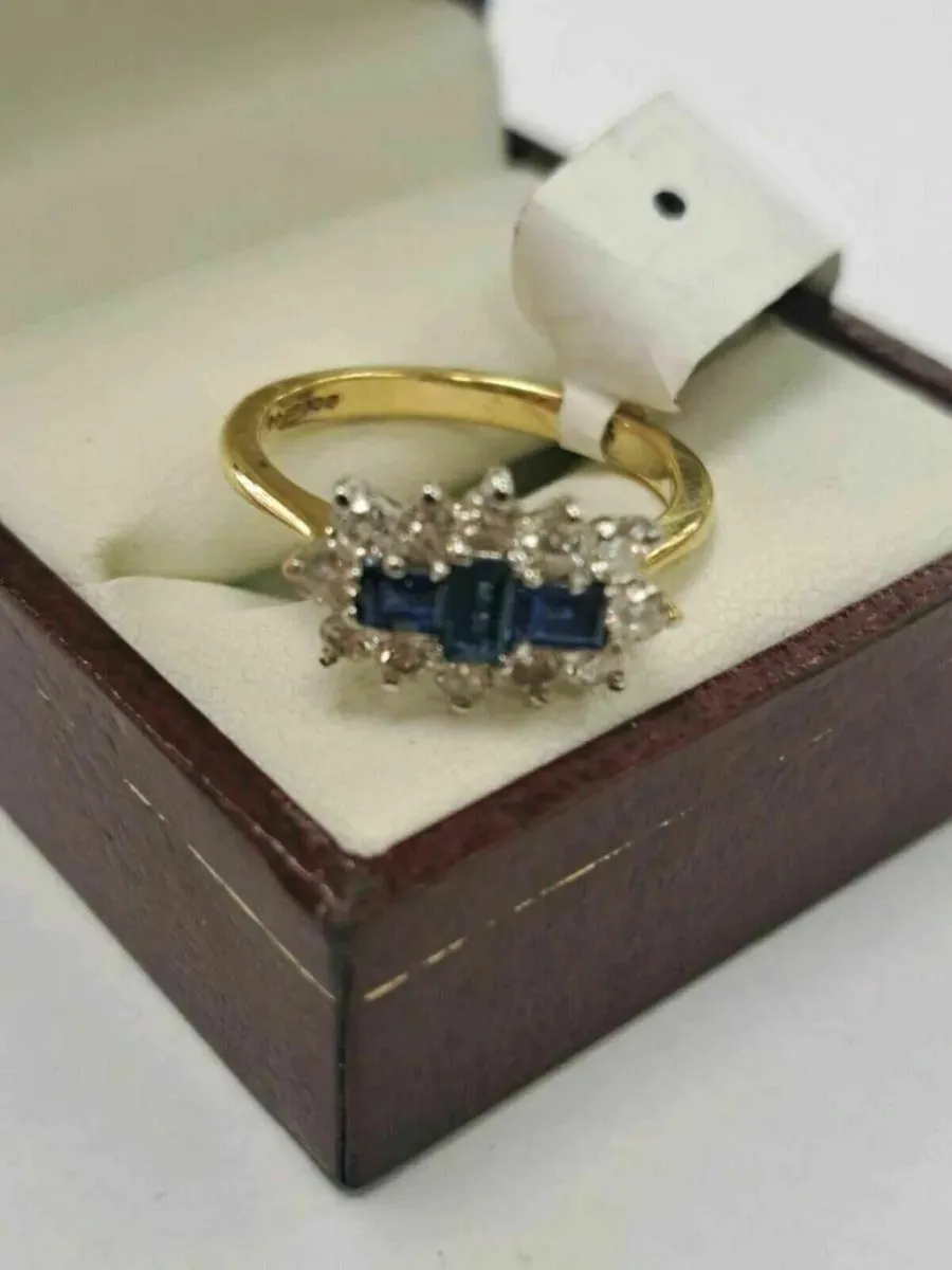 18k Diamond and sapphire ring 18CT - Image 1