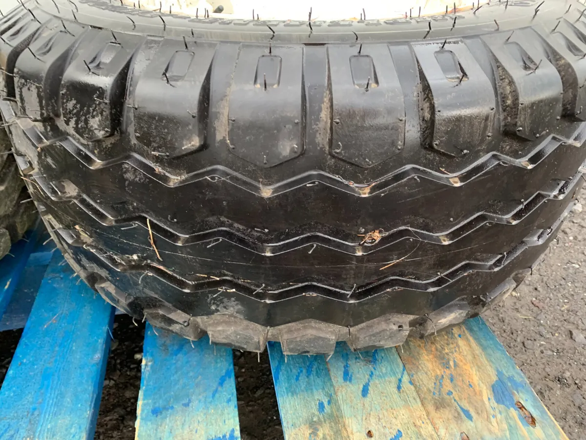 UNRESERVED UNUSED BKT GRASS TYRES & RIMS FOR AUCT - Image 3